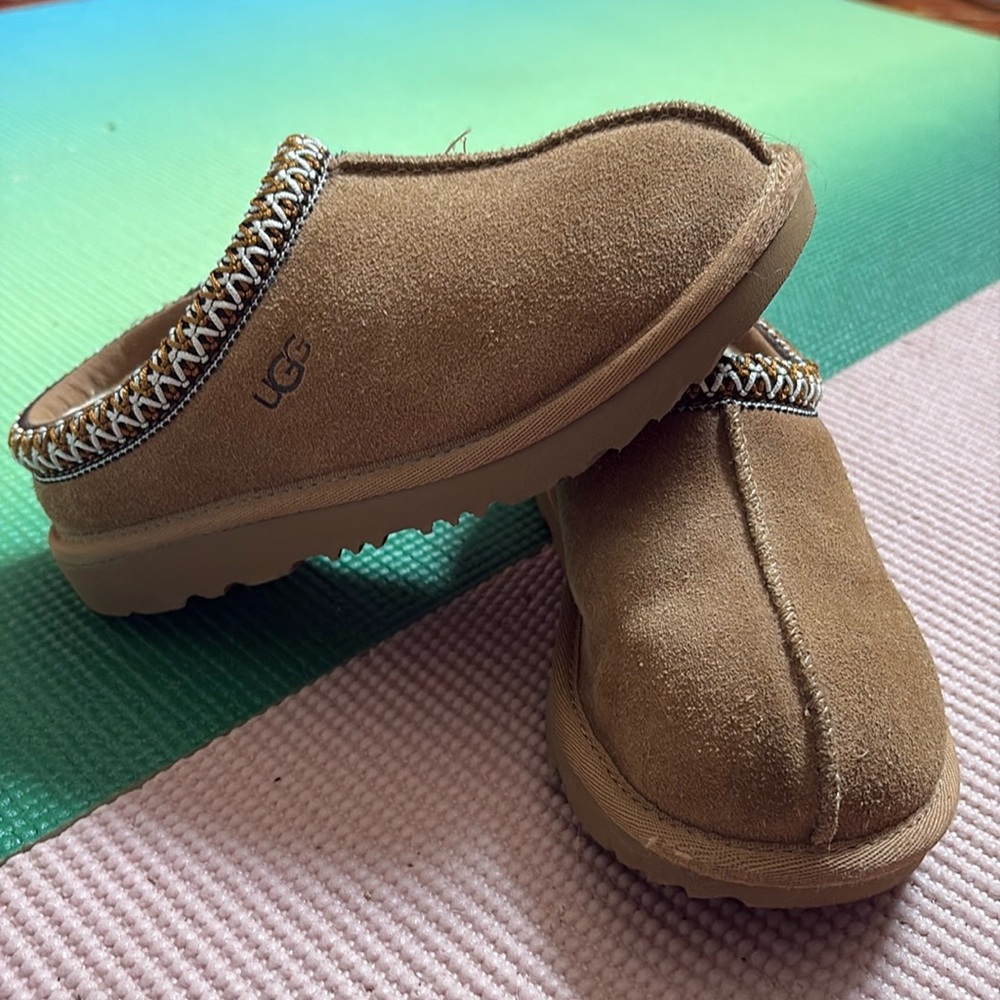 UGG Tasman kids- worn only indoors